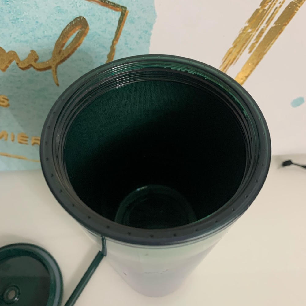 Starbucks new limited edition holiday cup - Picture 4 of 10